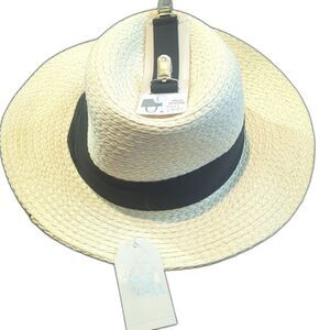 Stylish Sun Protection: White Beach Hat with Ribbon Trim